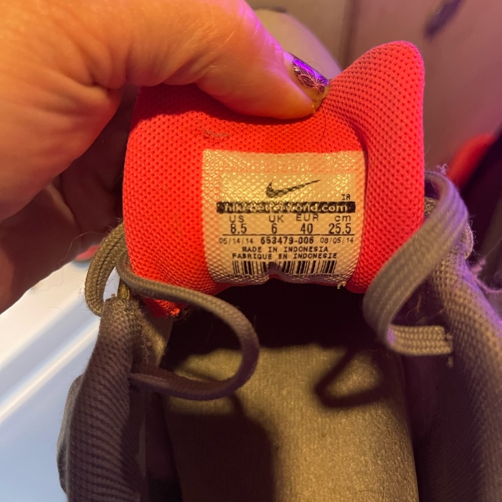 Women’s Nike shocks size 8 1/2